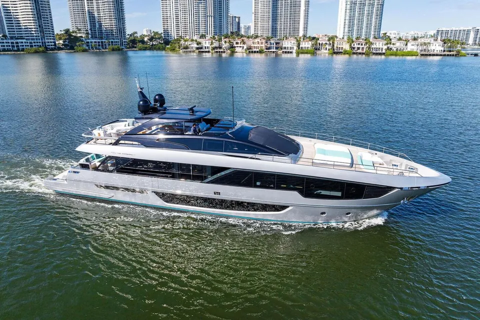Beso, 2024 Riva 102' Corsaro Super, photo 18