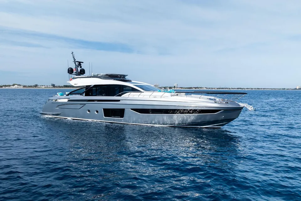 Oceans SE7EN, 2022 Azimut S8, photo 3