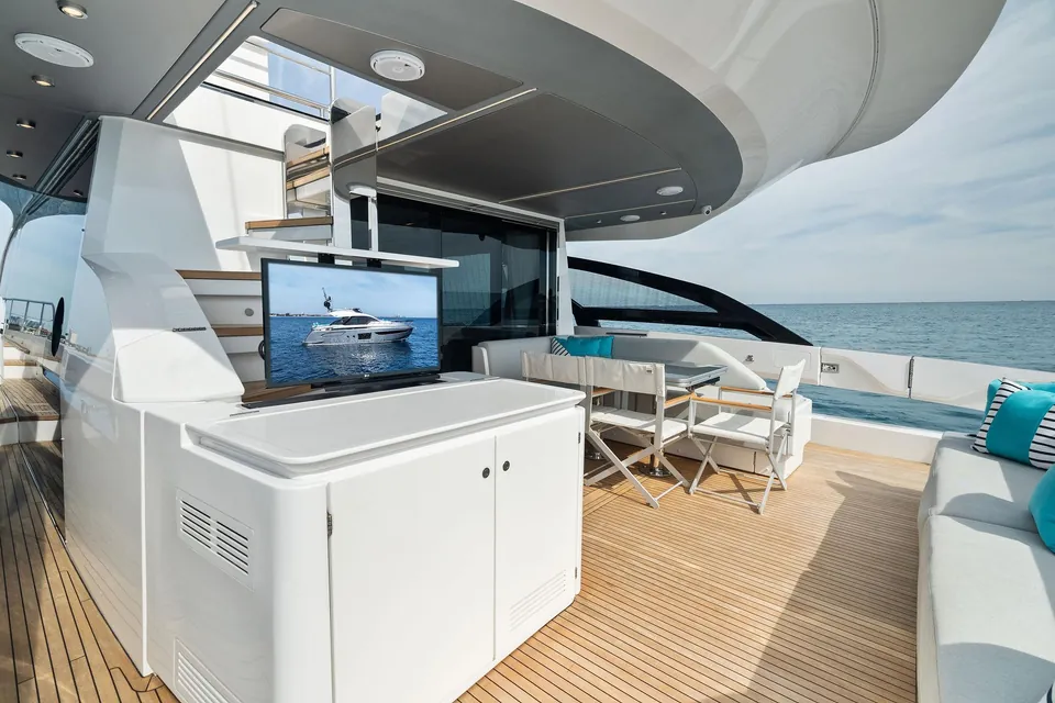 Oceans SE7EN, 2022 Azimut S8, photo 8