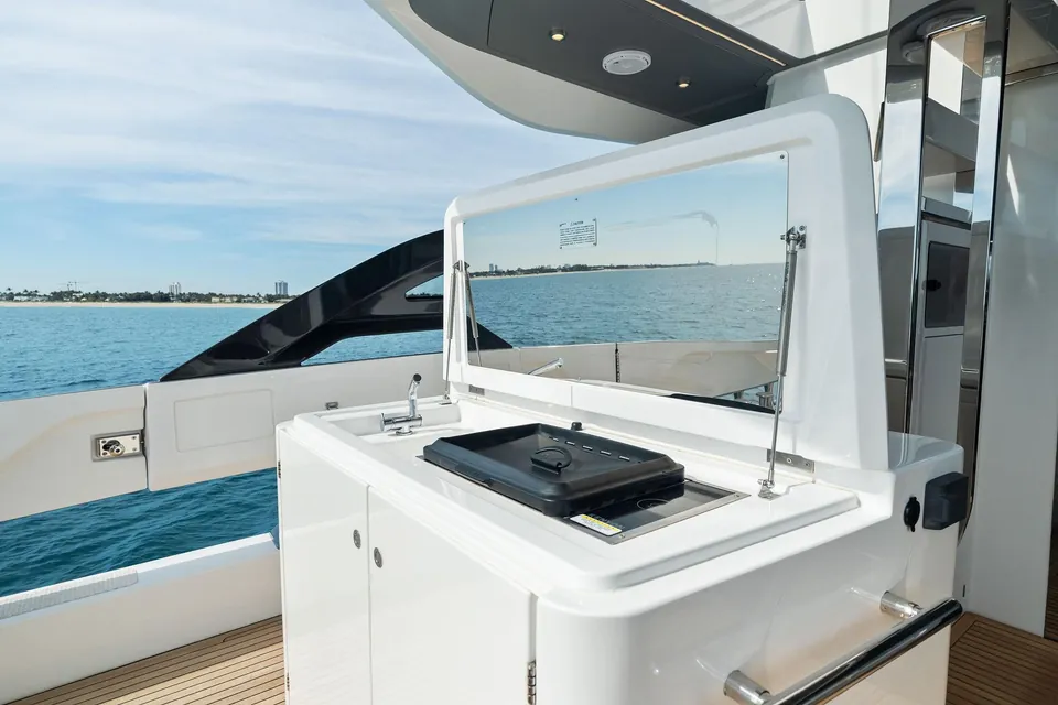 Oceans SE7EN, 2022 Azimut S8, photo 9