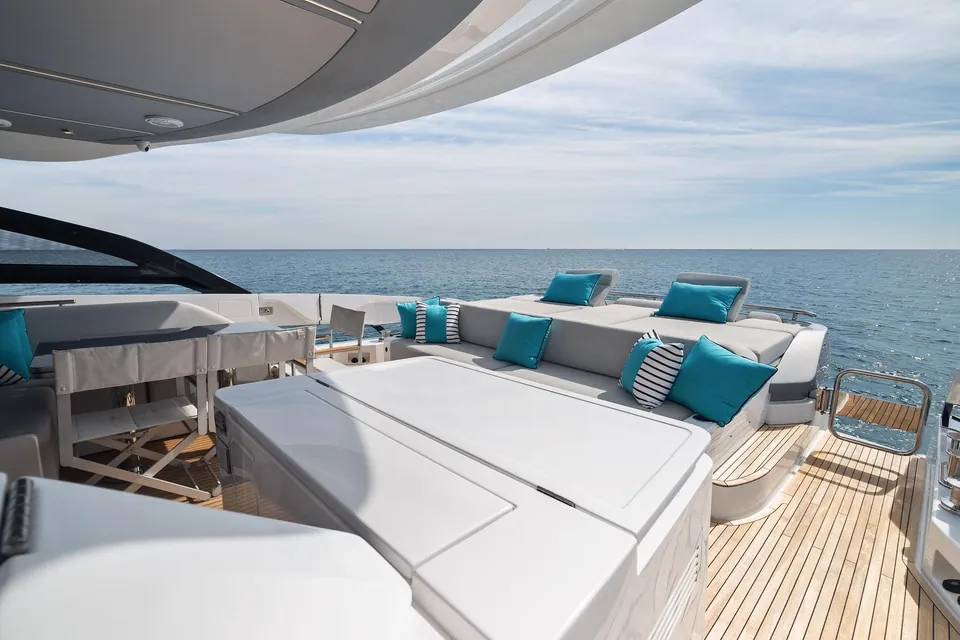 Oceans SE7EN, 2022 Azimut S8, photo 11