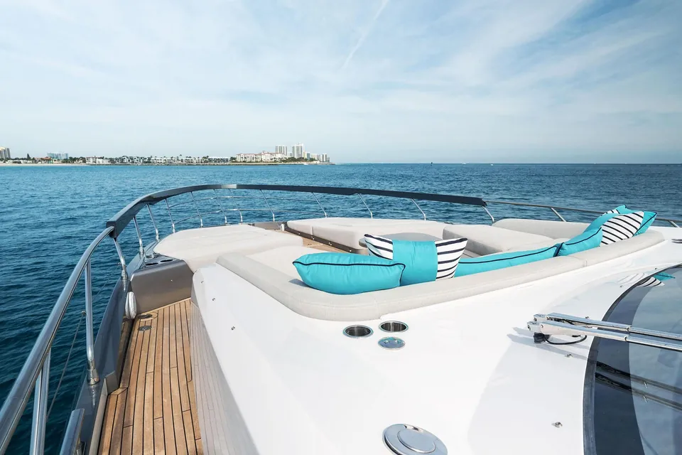 Oceans SE7EN, 2022 Azimut S8, photo 16
