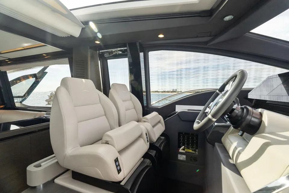Oceans SE7EN, 2022 Azimut S8, photo 33