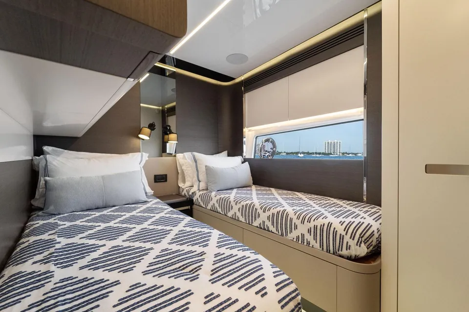 Oceans SE7EN, 2022 Azimut S8, photo 38