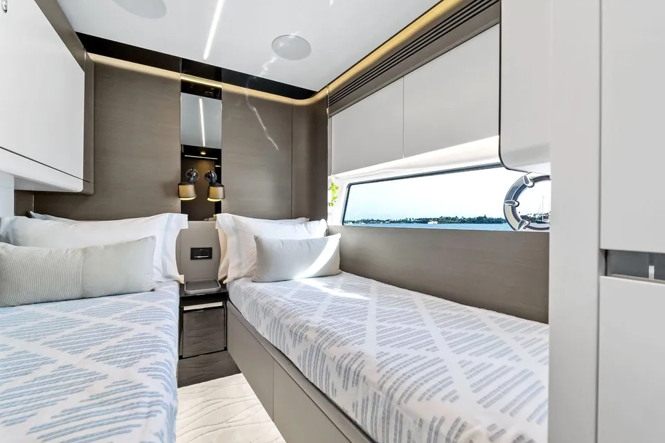 Oceans SE7EN, 2022 Azimut S8, photo 41