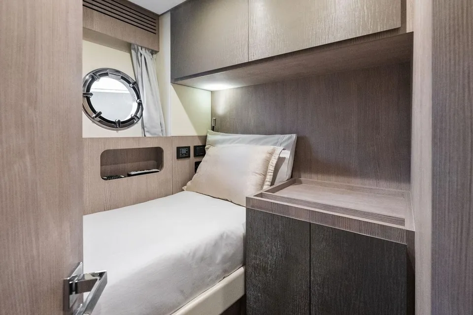 Oceans SE7EN, 2022 Azimut S8, photo 48