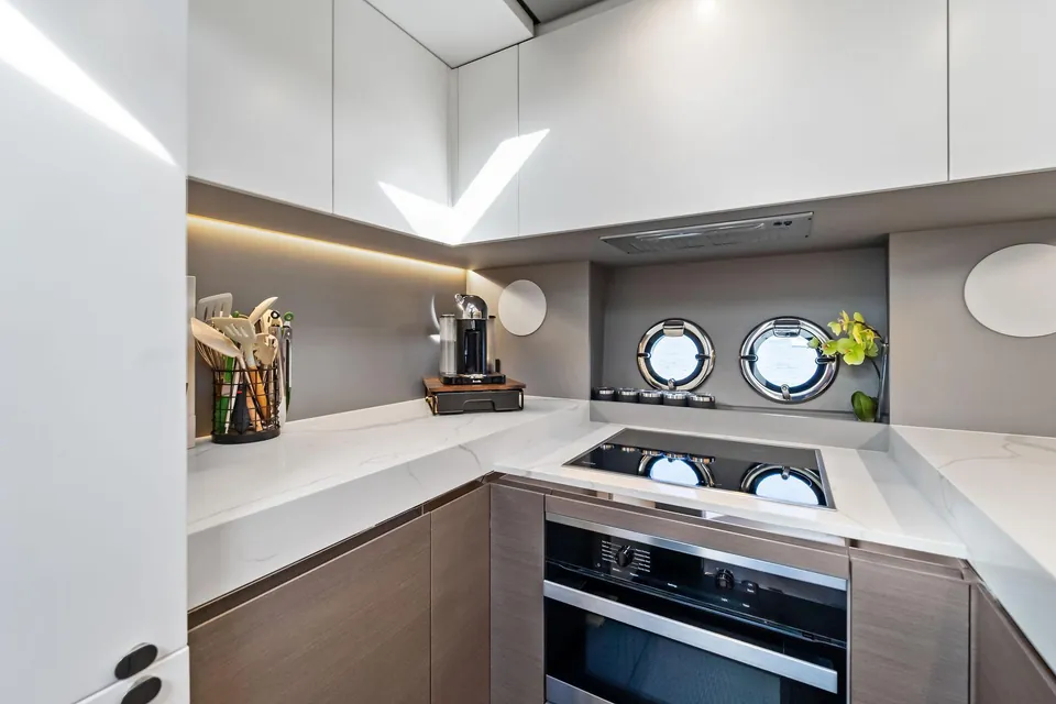 Oceans SE7EN, 2022 Azimut S8, photo 52