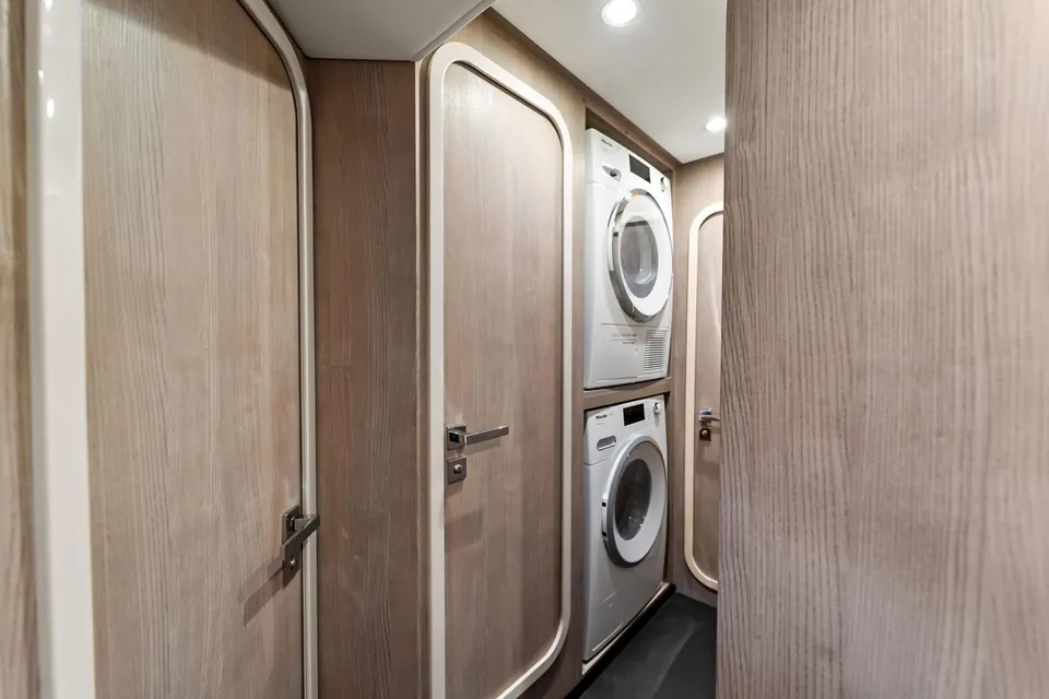 Oceans SE7EN, 2022 Azimut S8, photo 54