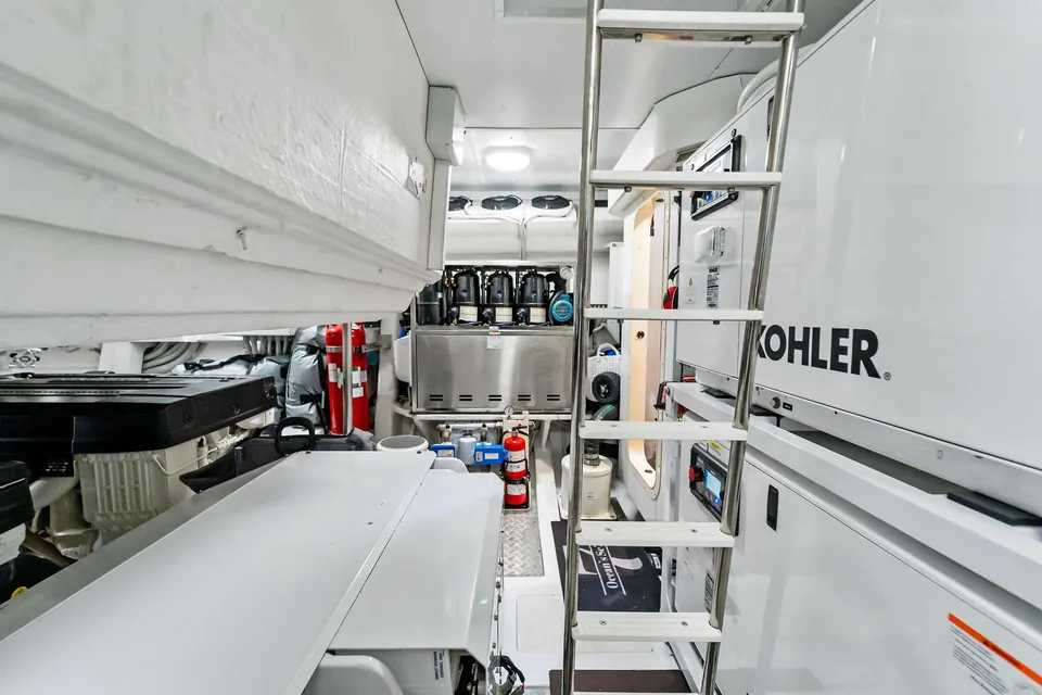 Oceans SE7EN, 2022 Azimut S8, photo 57
