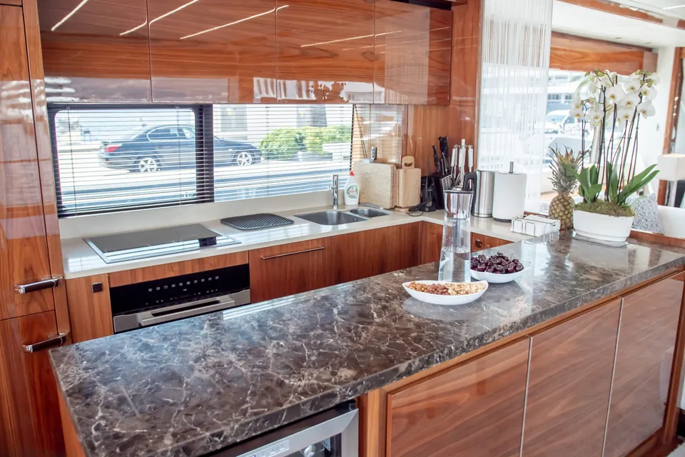 Sunseeker 76Y, 2020 Sunseeker 76 Yacht, photo 11