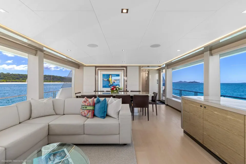 Lucia, 2023 Ocean Alexander 28E, photo 3