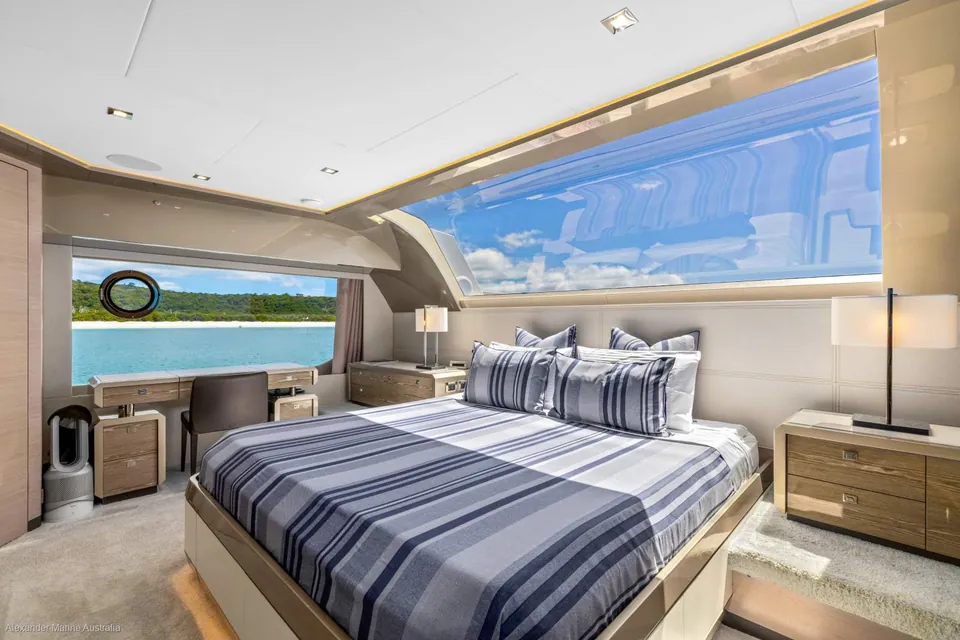Lucia, 2023 Ocean Alexander 28E, photo 7