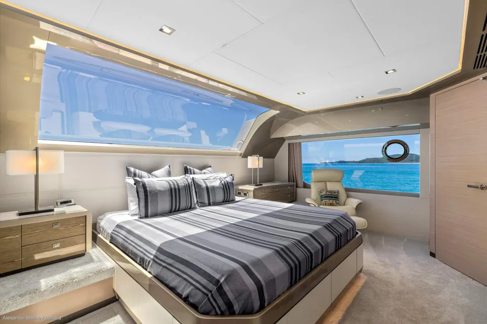 Lucia, 2023 Ocean Alexander 28E, photo 8