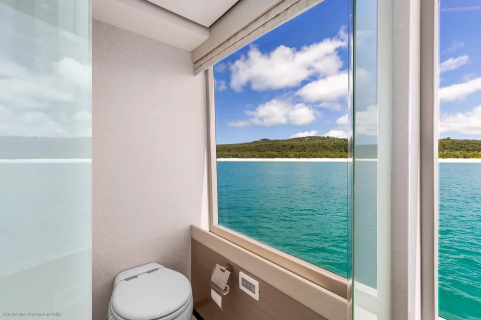 Lucia, 2023 Ocean Alexander 28E, photo 10