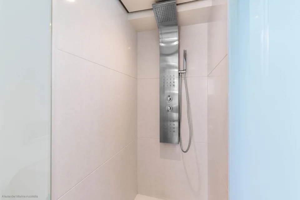 Lucia, 2023 Ocean Alexander 28E, photo 11