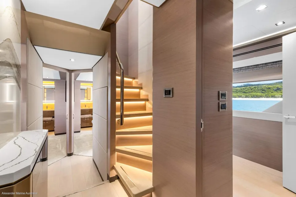 Lucia, 2023 Ocean Alexander 28E, photo 13