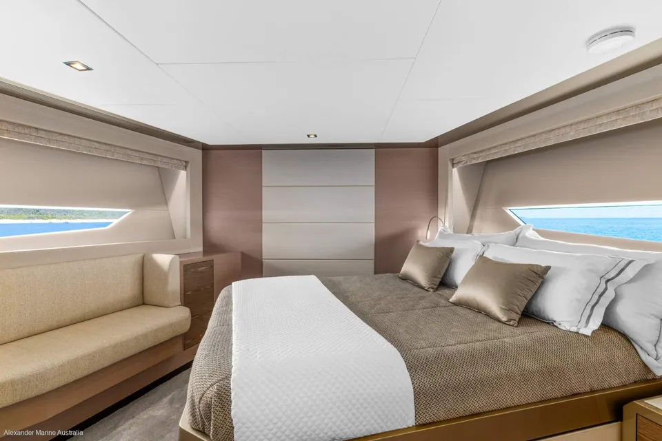 Lucia, 2023 Ocean Alexander 28E, photo 15
