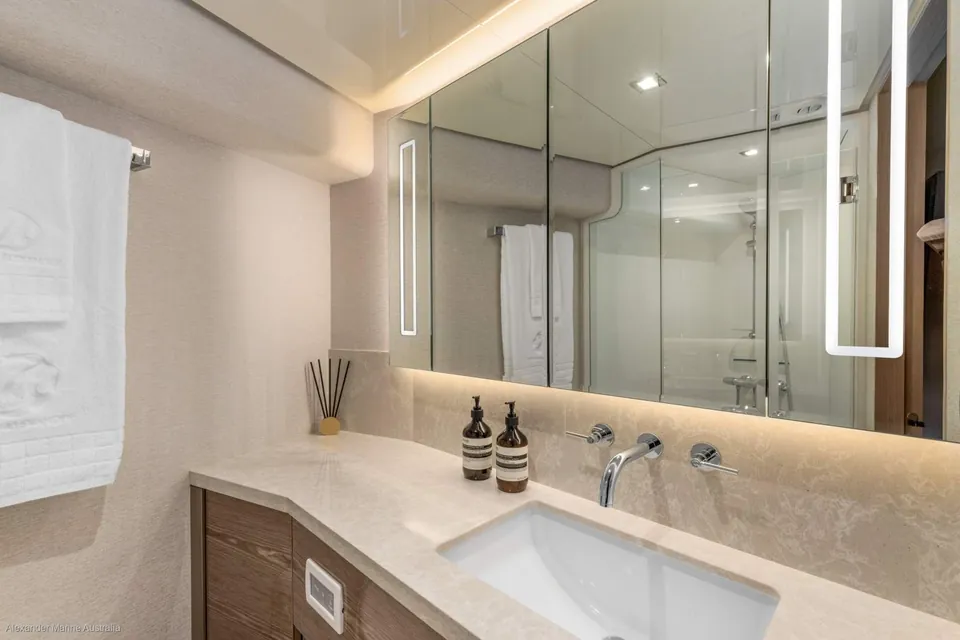 Lucia, 2023 Ocean Alexander 28E, photo 17