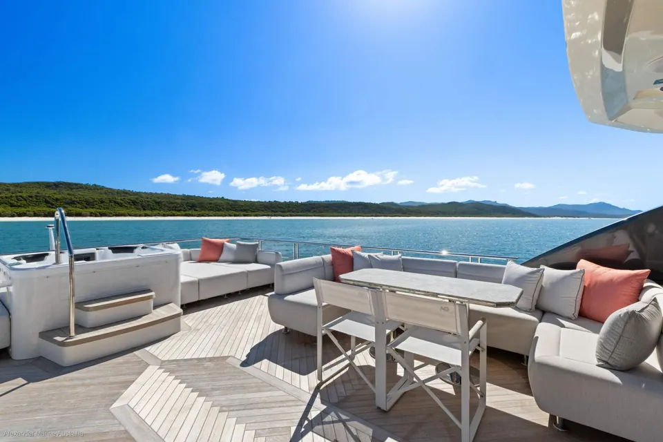 Lucia, 2023 Ocean Alexander 28E, photo 28