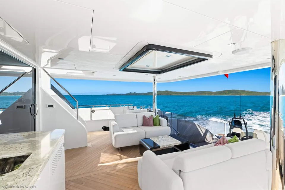 Lucia, 2023 Ocean Alexander 28E, photo 45