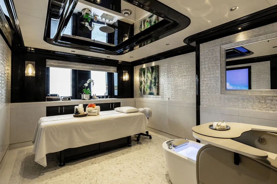 Boardwalk V, 2021 Feadship Custom, photo 32