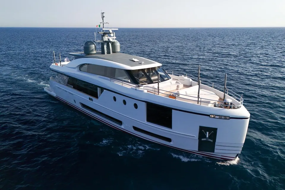 Alexandra, 2025 Azimut Magellano 30M, photo 1