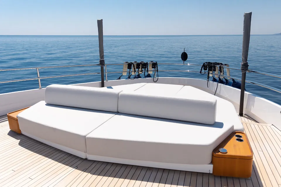 Alexandra, 2025 Azimut Magellano 30M, photo 2