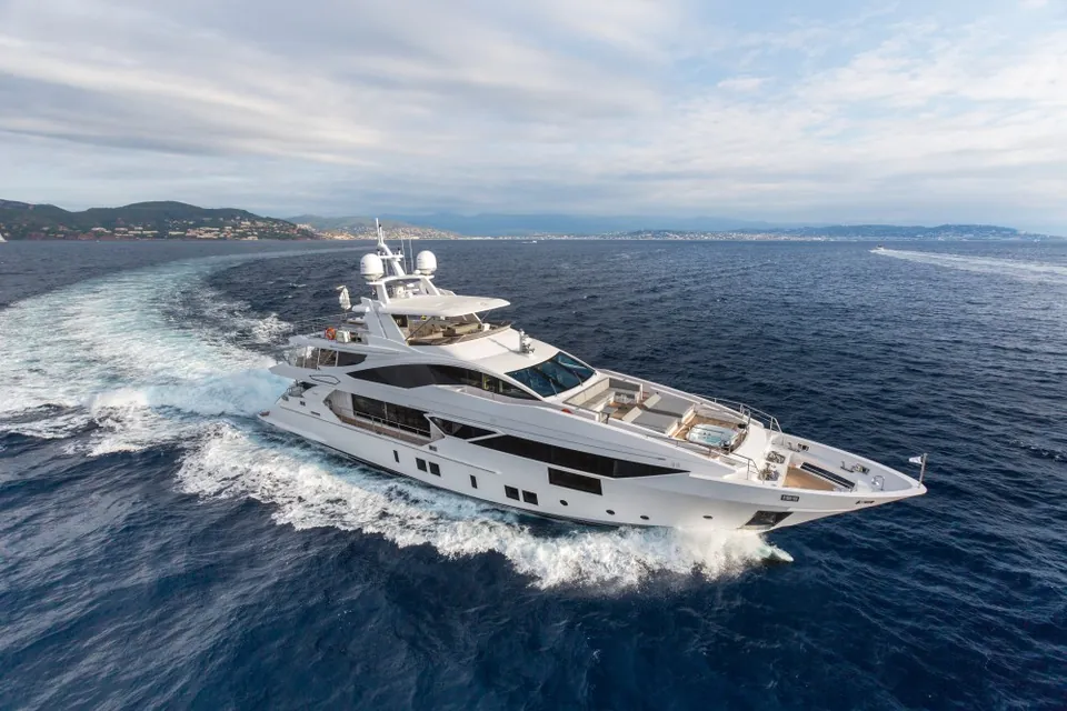 Charisma, 2015 Benetti Fast 125, photo 2