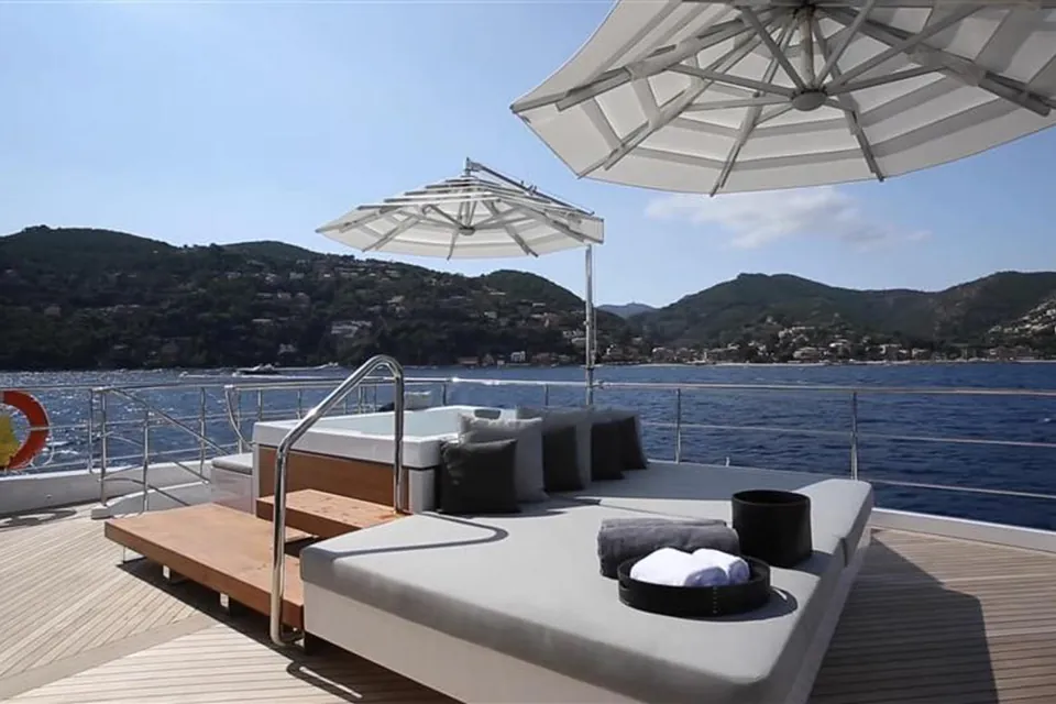 Charisma, 2015 Benetti Fast 125, photo 6