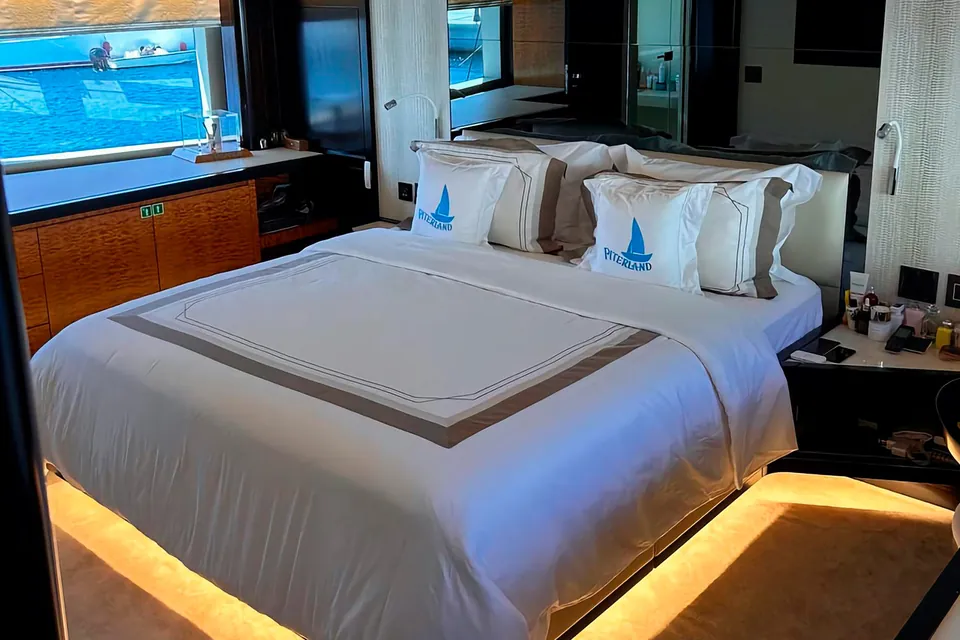 2019 Majesty Yachts 100, photo 7