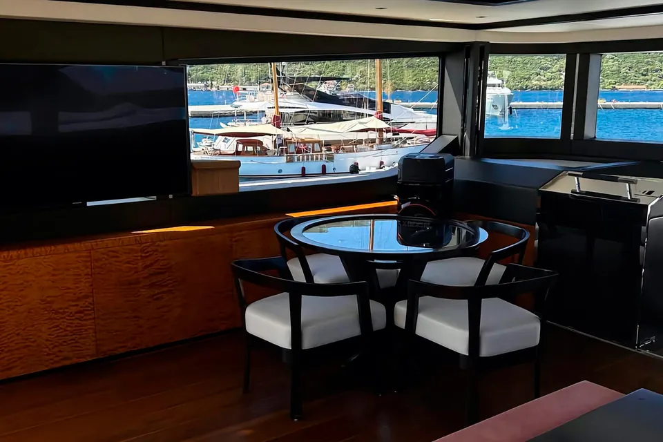 2019 Majesty Yachts 100, photo 8
