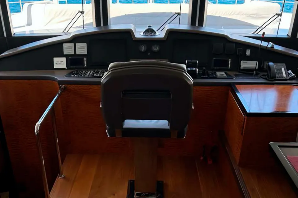 2019 Majesty Yachts 100, photo 10