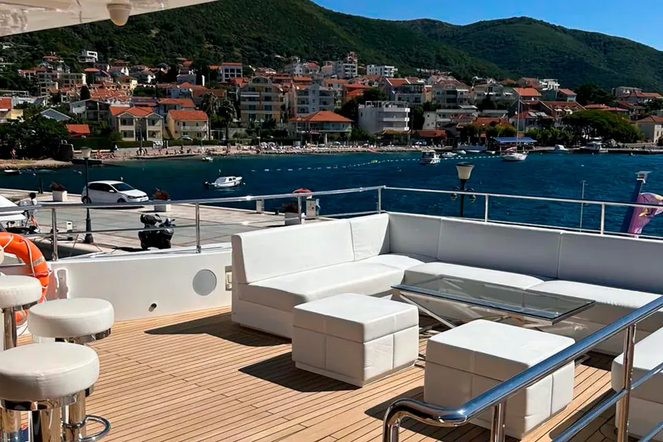 2019 Majesty Yachts 100, photo 13