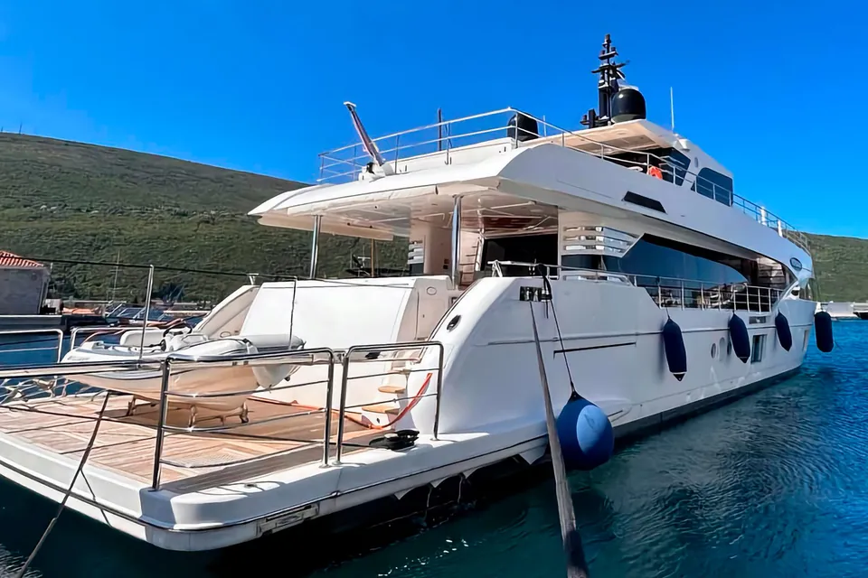 2019 Majesty Yachts 100, photo 21