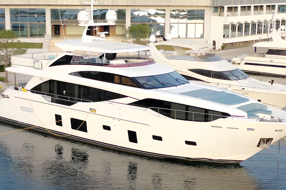 Afon, 2020 Princess 30M, photo 1