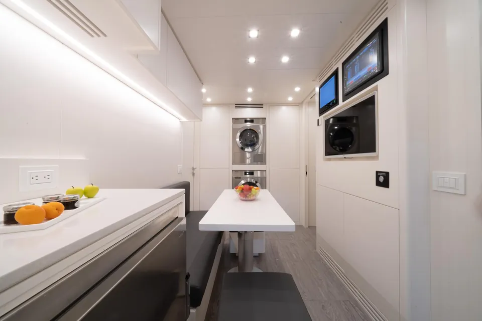 Ereiva, 2023 Mangusta 104 REV, photo 25