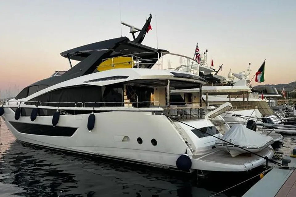 2022 Sunseeker 88, photo 2