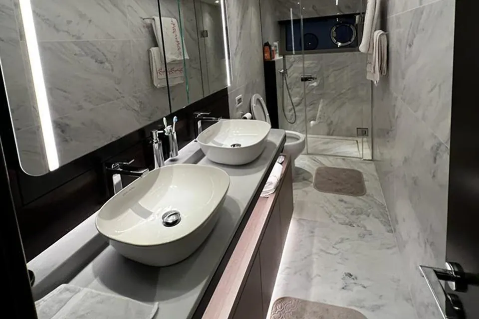 2022 Sunseeker 88, photo 3