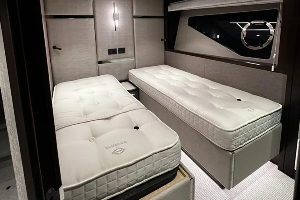 2022 Sunseeker 88, photo 4
