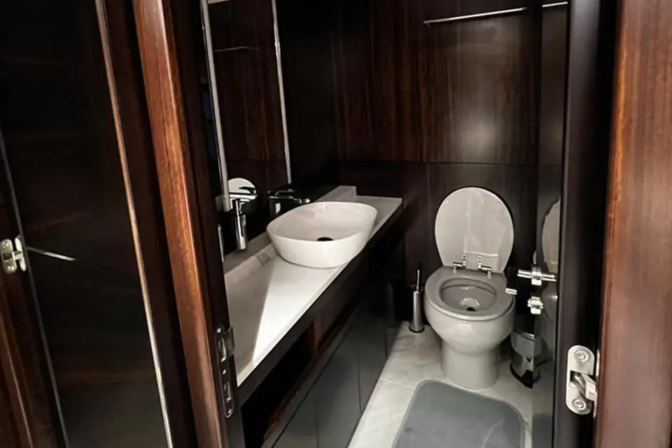 2022 Sunseeker 88, photo 5