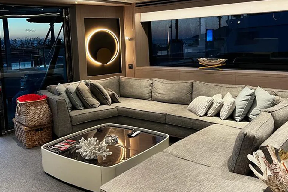 2022 Sunseeker 88, photo 11