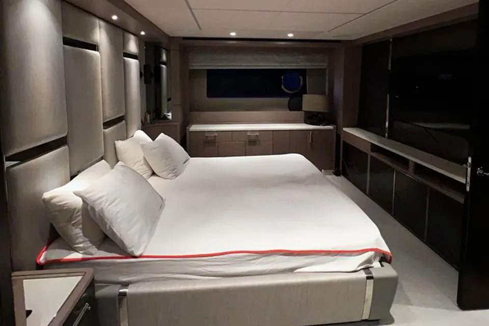 2022 Sunseeker 88, photo 14