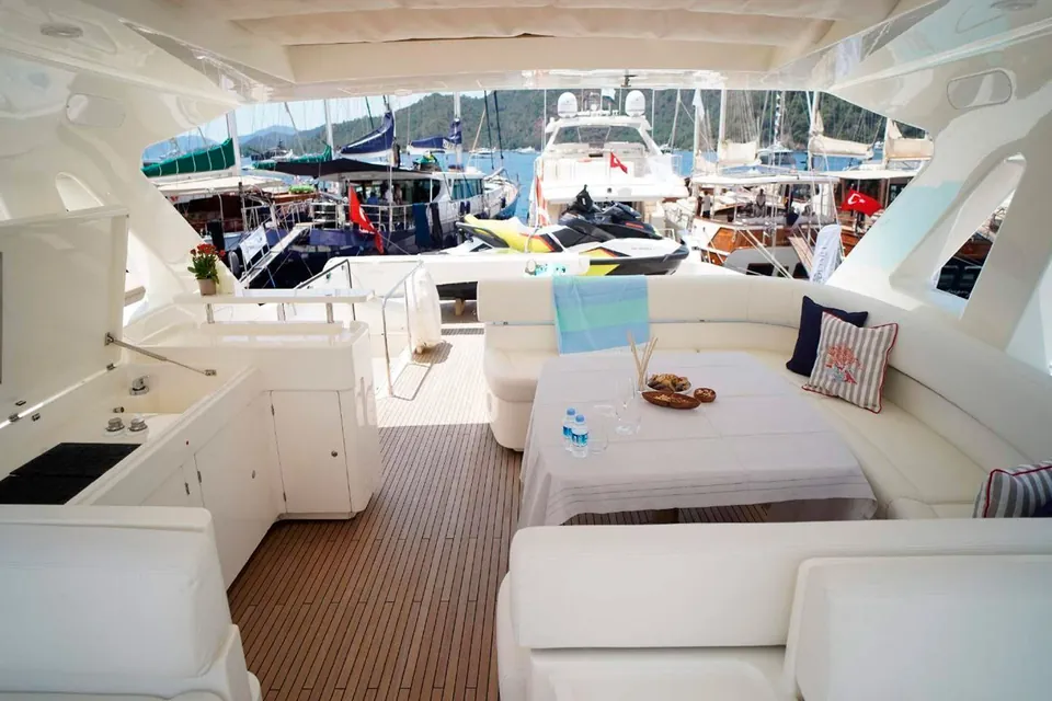 Reine Des Coeurs, 2015 Ferretti 800, photo 3