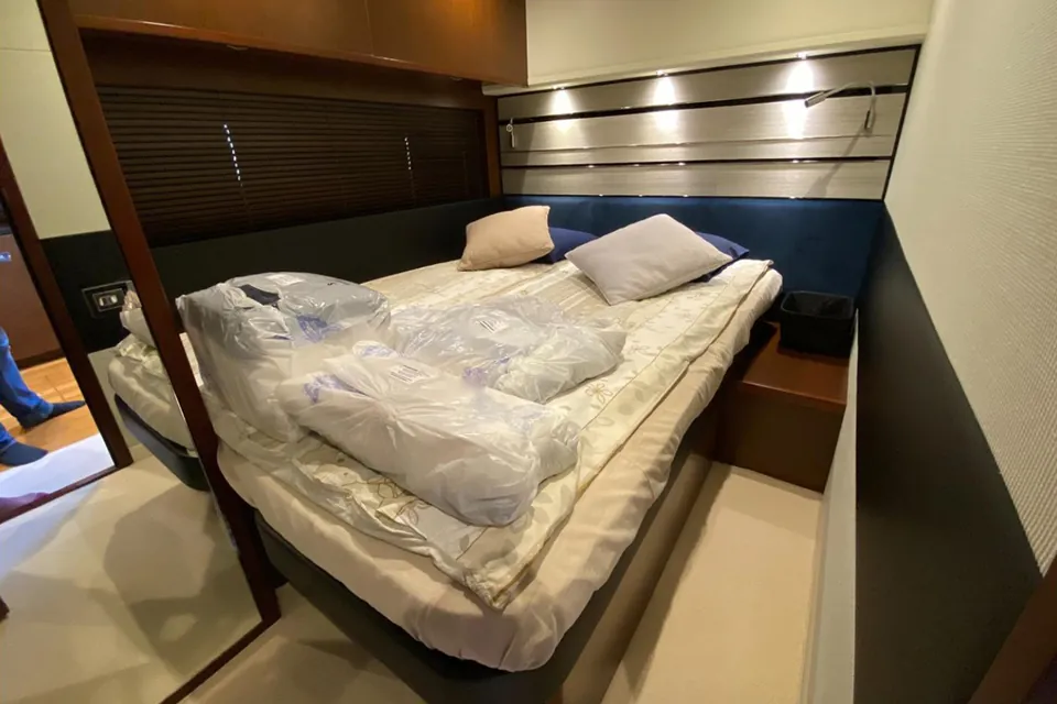 2017 Princess S72, photo 5