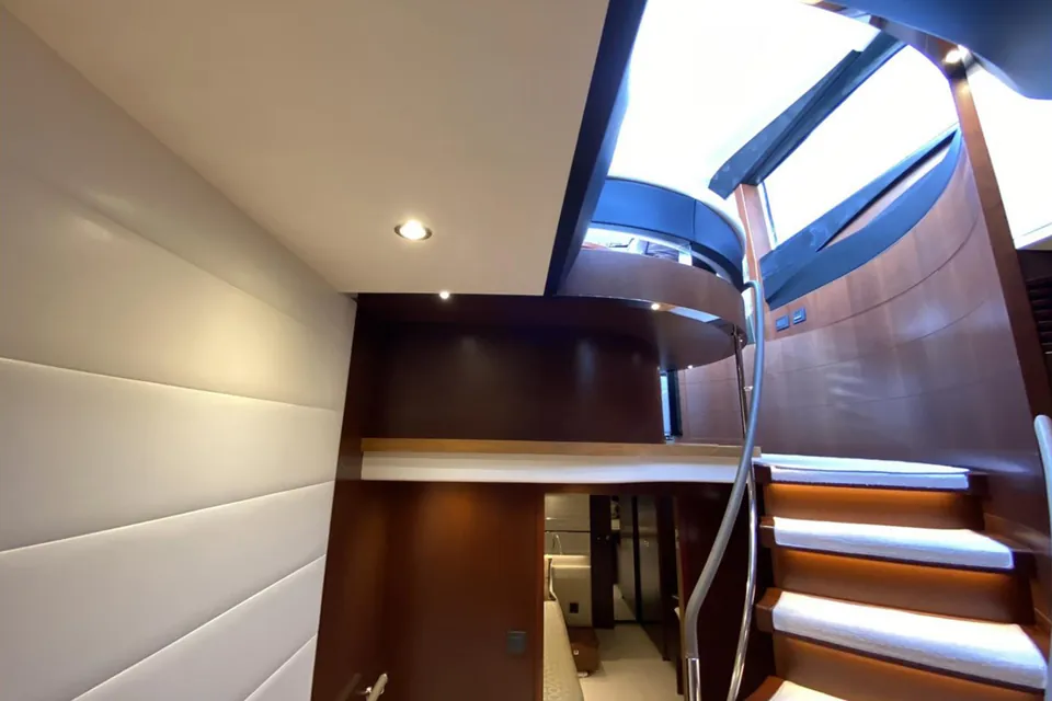 2017 Princess S72, photo 7