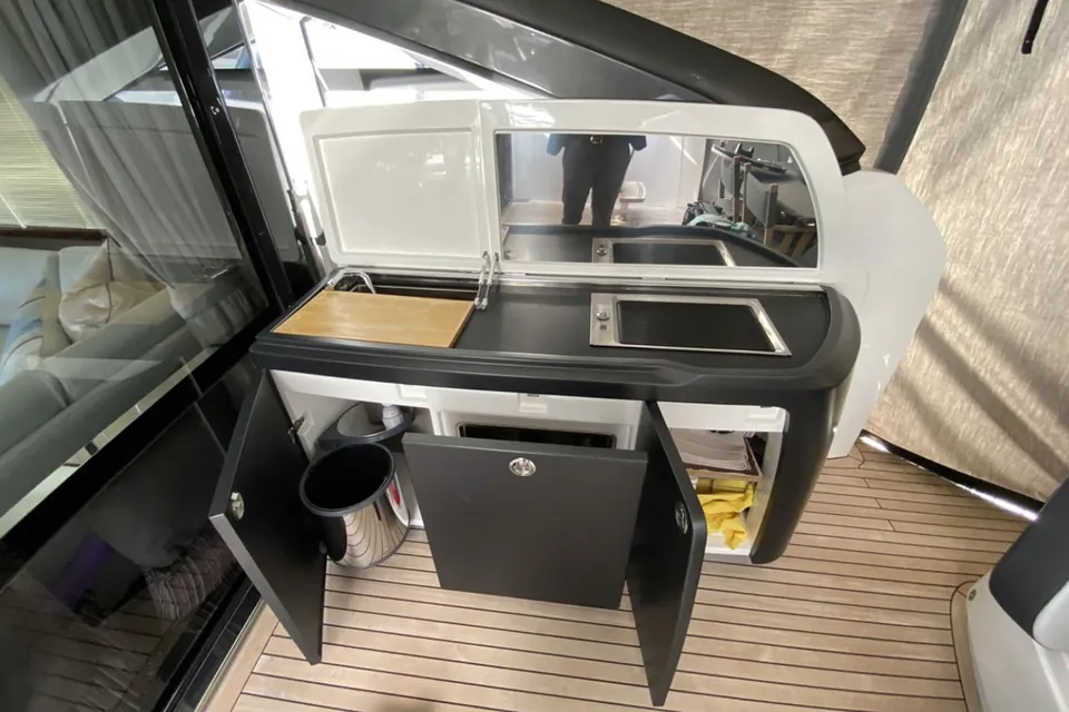 2017 Princess S72, photo 14