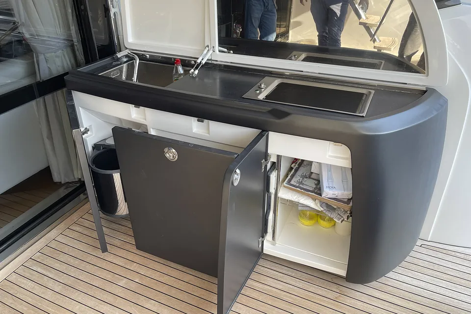 2017 Princess S72, photo 24