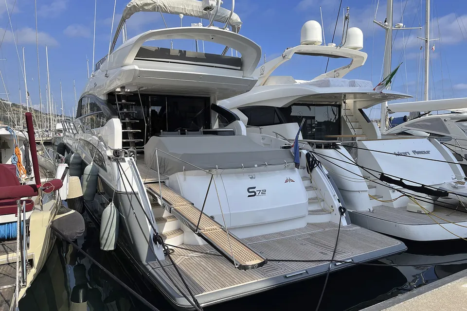 2017 Princess S72, photo 27