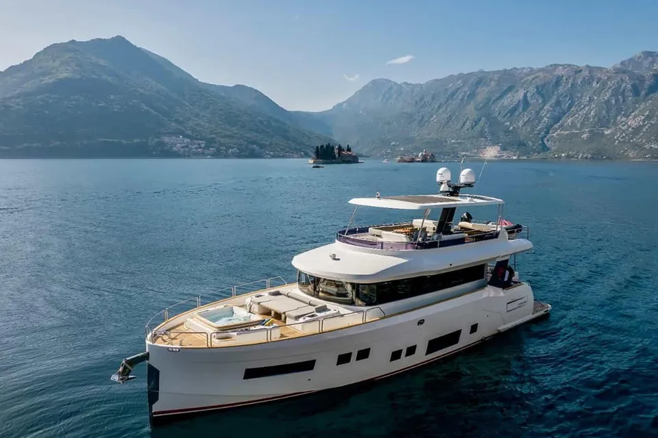 Avventura, 2020 Sirena Yachts 64, photo 12