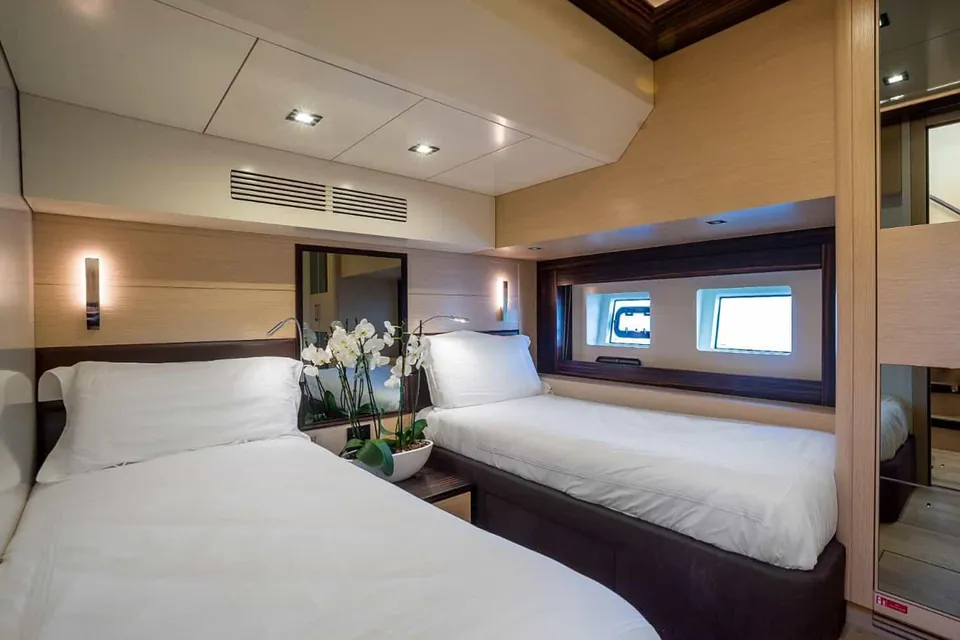 Avventura, 2020 Sirena Yachts 64, photo 15